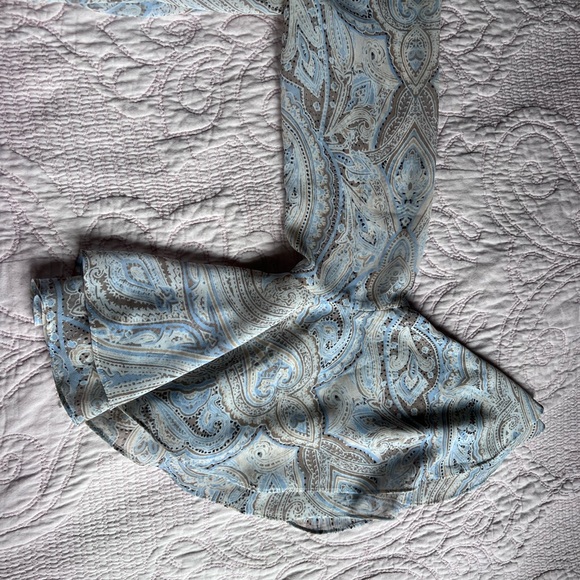 EUC WHITE HOUSE BLACK MARKET PAISLY BELL SLEEVE BLOUSE Size 2 Small - Picture 7 of 7